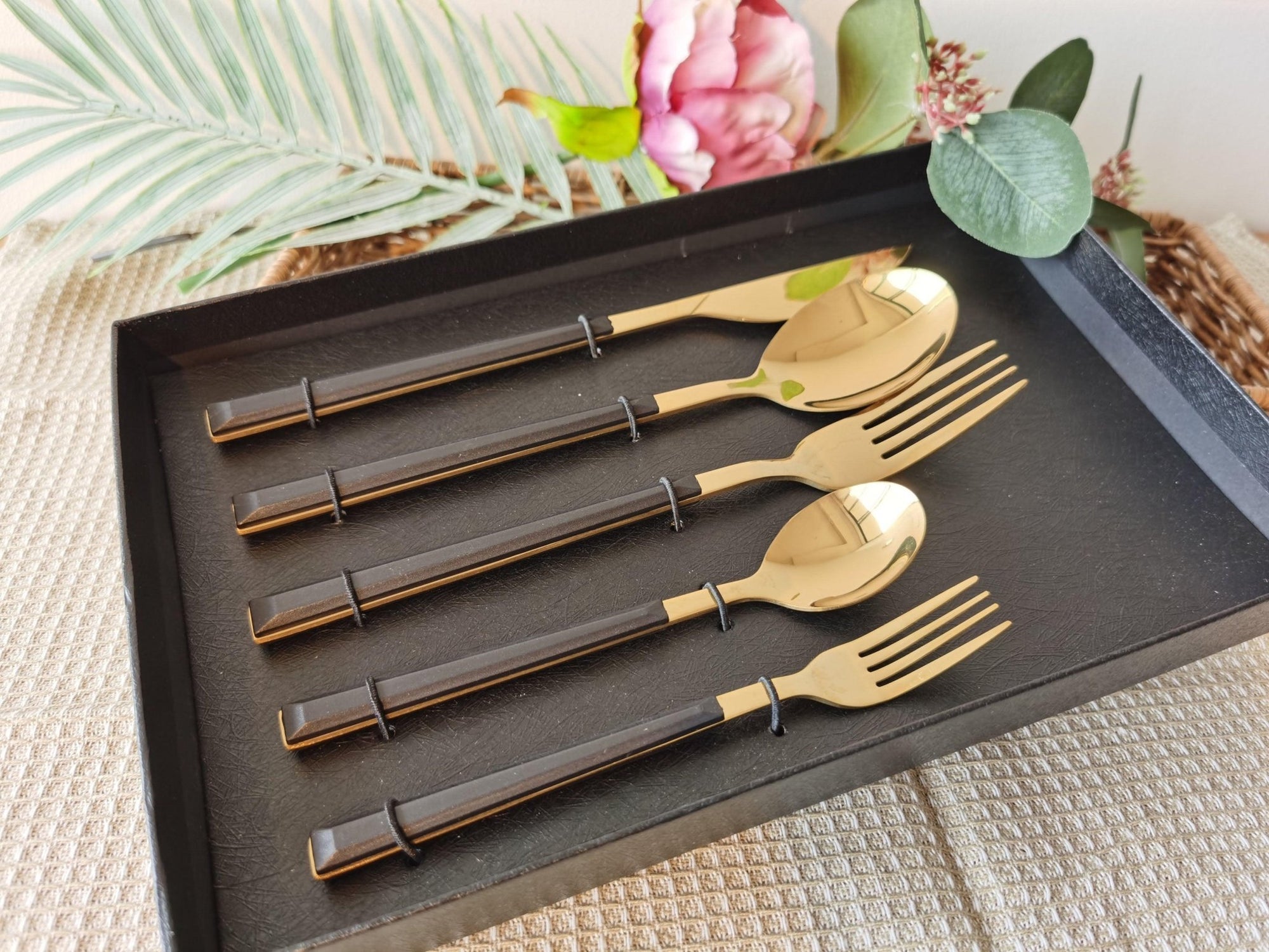 Colliam – 5 Piece Black Handle Cutlery Set - Colliam